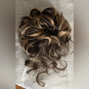New without tags, messy bun scrunchie extension golden brown with highlights